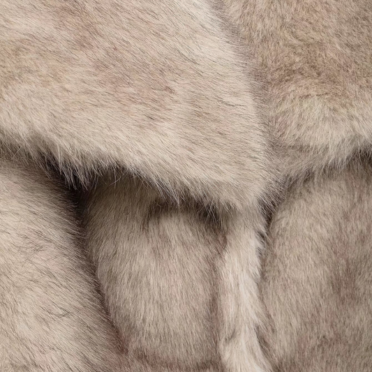 Elegante Kunstpelzjacke mit voluminösem Kragen