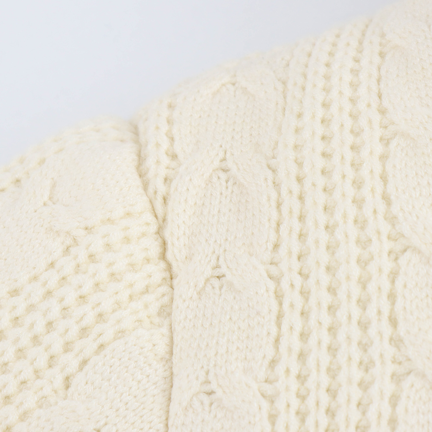 Gesteppte Strickjacke mit Zopfmuster – Kuschelig & Stilvoll
