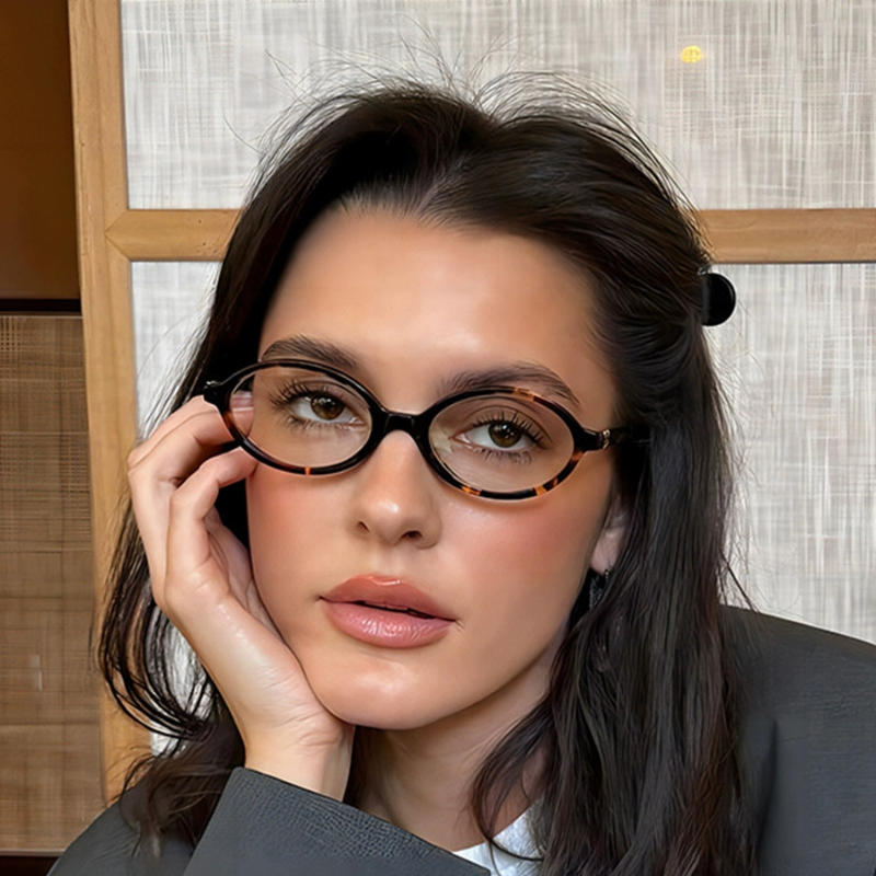 Ovale Retro-Brille mit Leopardenmuster