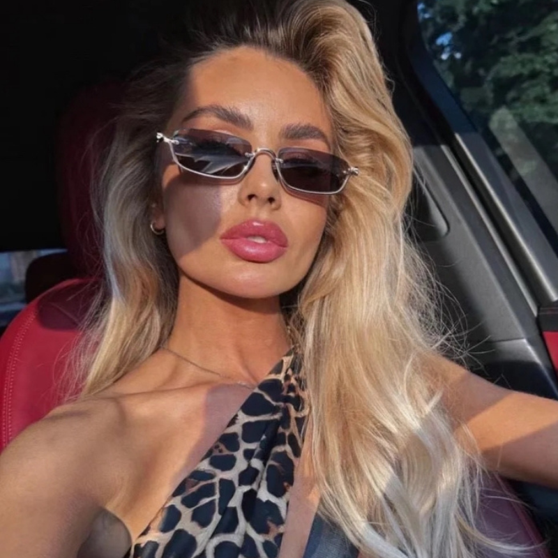 Rechteckige Sonnenbrille mit filigranem Metallgestell