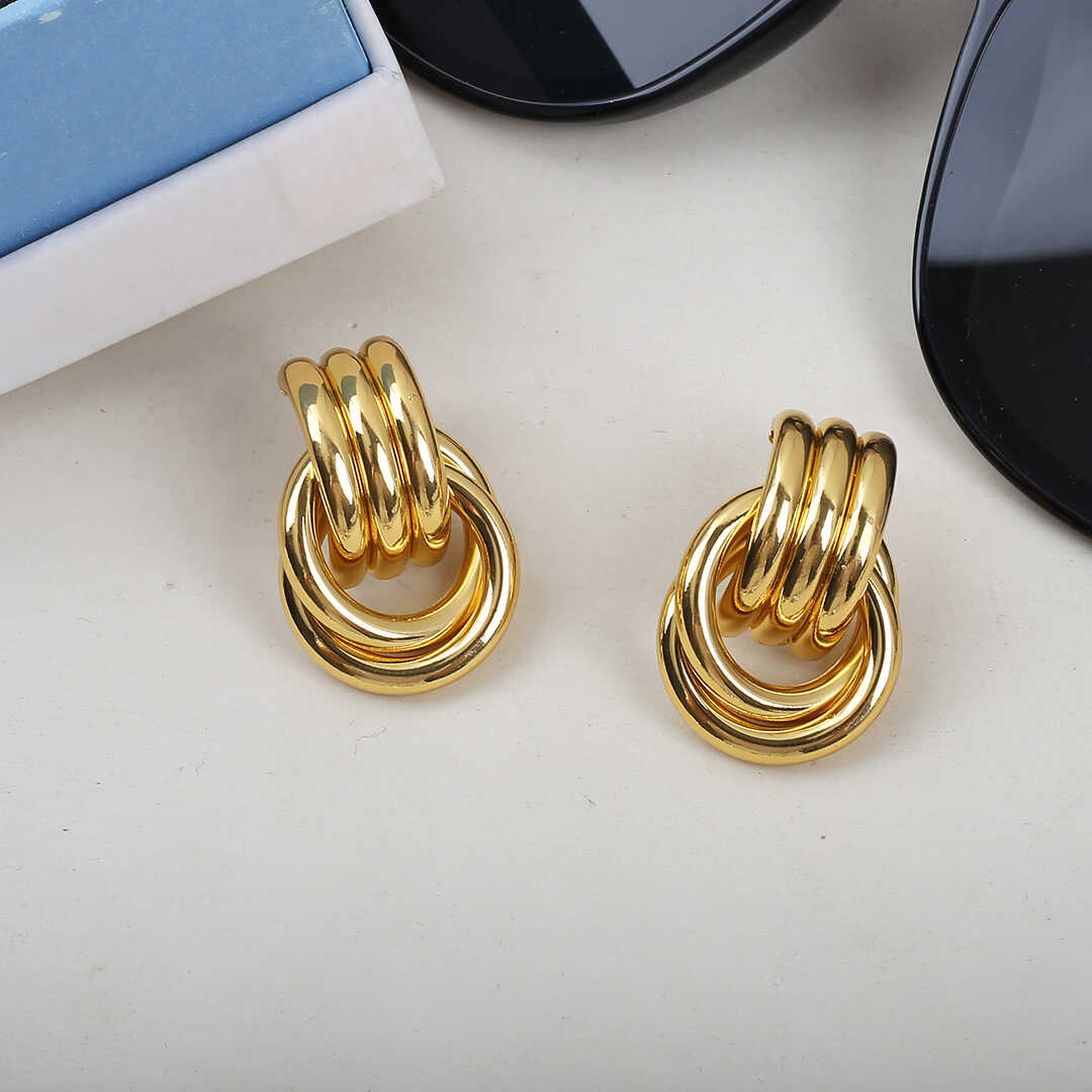 Vergoldete Creolen mit verschlungenem Ring-Design