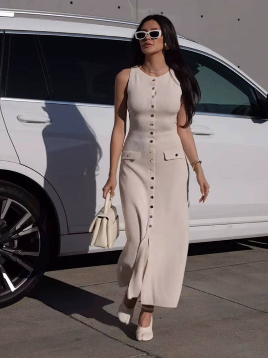 Ärmelloses Strickkleid mit Knopfleiste