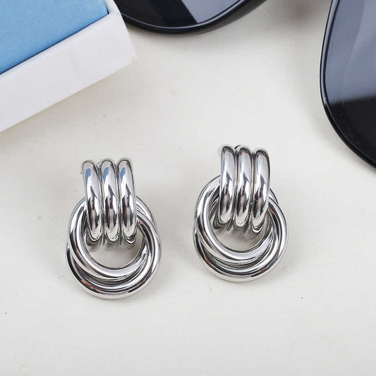 Vergoldete Creolen mit verschlungenem Ring-Design