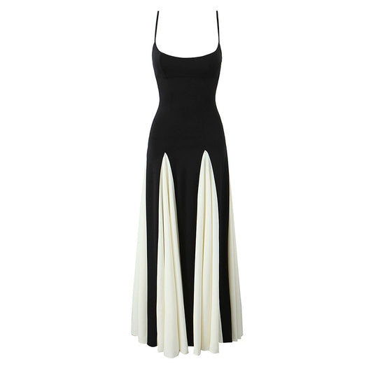 Französisches Trägerkleid in Schwarz-Weiß mit fließendem Design