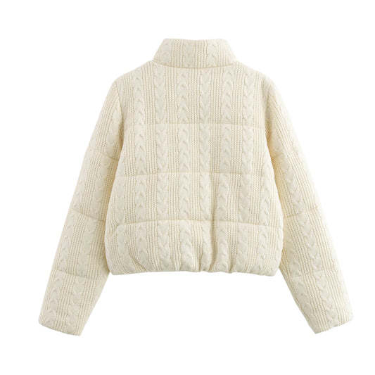 Gesteppte Strickjacke mit Zopfmuster – Kuschelig & Stilvoll