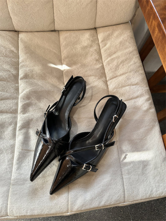Elegante Riemchen-Pumps mit spitzer Zehenpartie