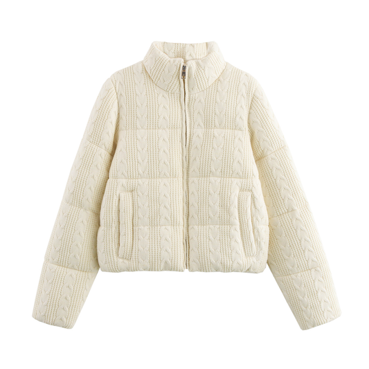 Gesteppte Strickjacke mit Zopfmuster – Kuschelig & Stilvoll