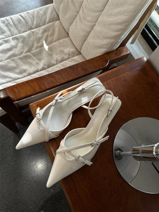 Elegante Riemchen-Pumps mit spitzer Zehenpartie