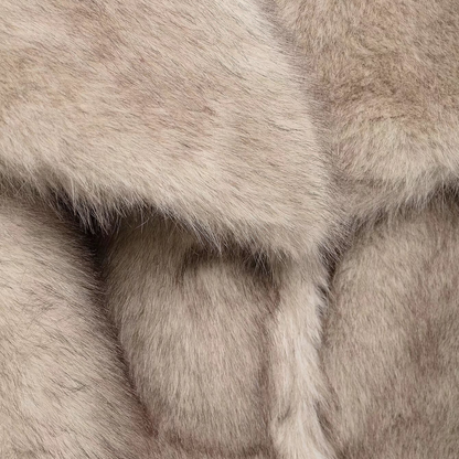 Elegante Kunstpelzjacke mit voluminösem Kragen