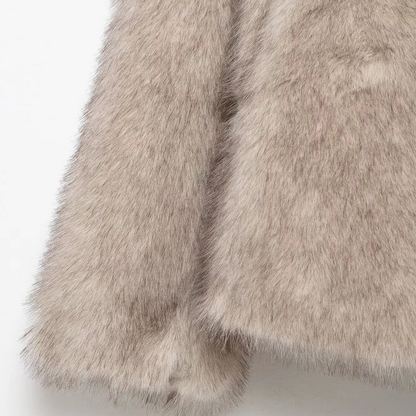 Elegante Kunstpelzjacke mit voluminösem Kragen
