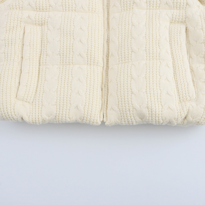 Gesteppte Strickjacke mit Zopfmuster – Kuschelig & Stilvoll