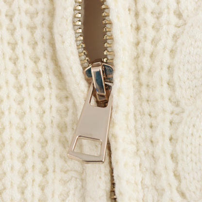 Gesteppte Strickjacke mit Zopfmuster – Kuschelig & Stilvoll