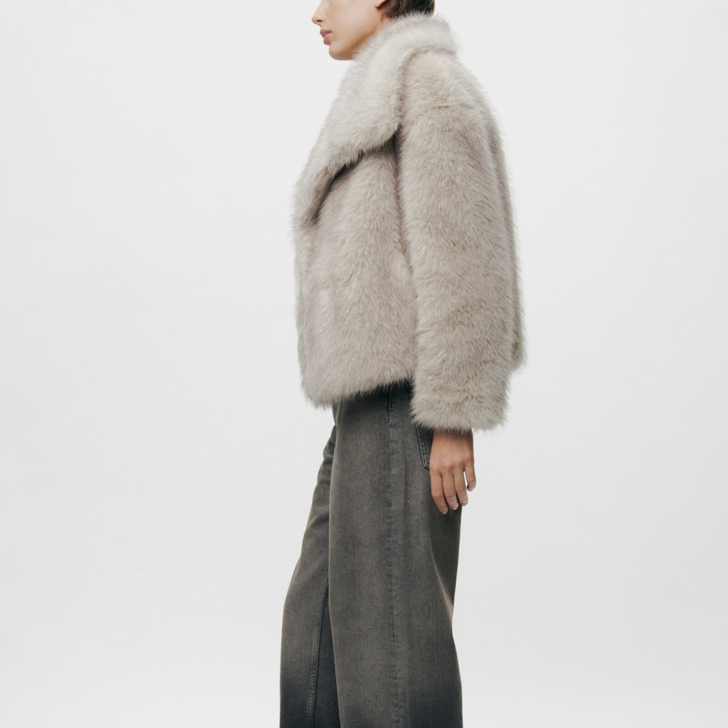 Elegante Kunstpelzjacke mit voluminösem Kragen