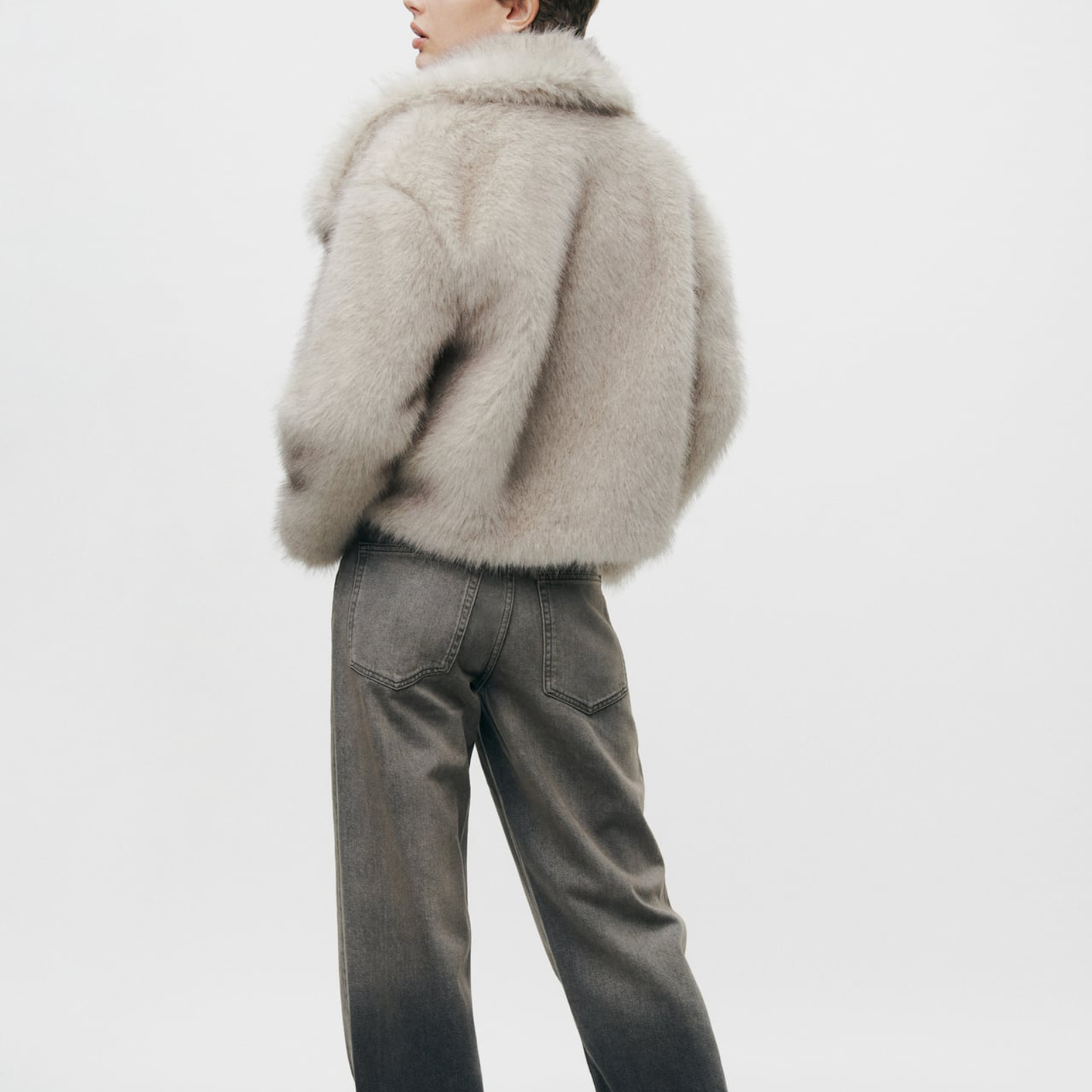 Elegante Kunstpelzjacke mit voluminösem Kragen