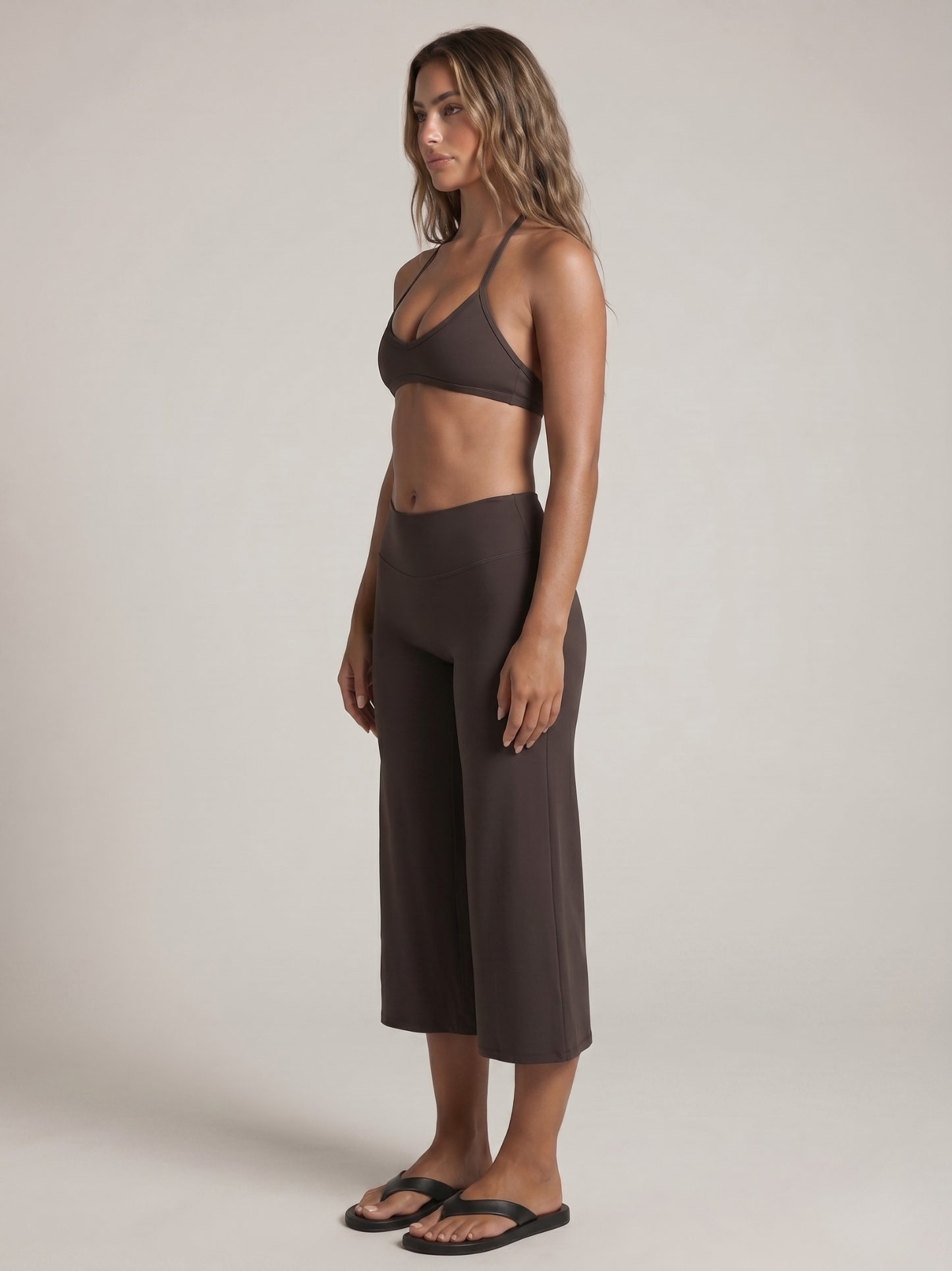 Zovania Oscura Flow – Halter Bra & Wide Leg Crop Pants | Tabac