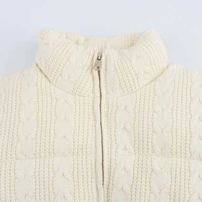 Gesteppte Strickjacke mit Zopfmuster – Kuschelig & Stilvoll