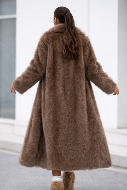 Eleganter langer Kunstfellmantel mit Reverskragen