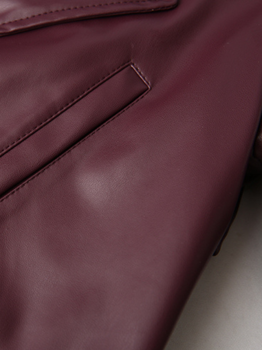 Burgunderrote Lederjacke