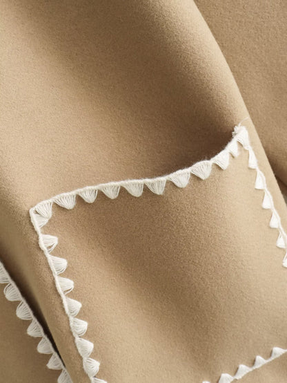 Eleganter Wollmantel mit integriertem Schal & Kontrastnähten
