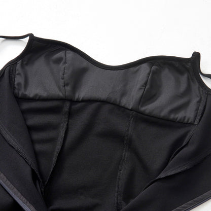 Französisches Trägerkleid in Schwarz-Weiß mit fließendem Design