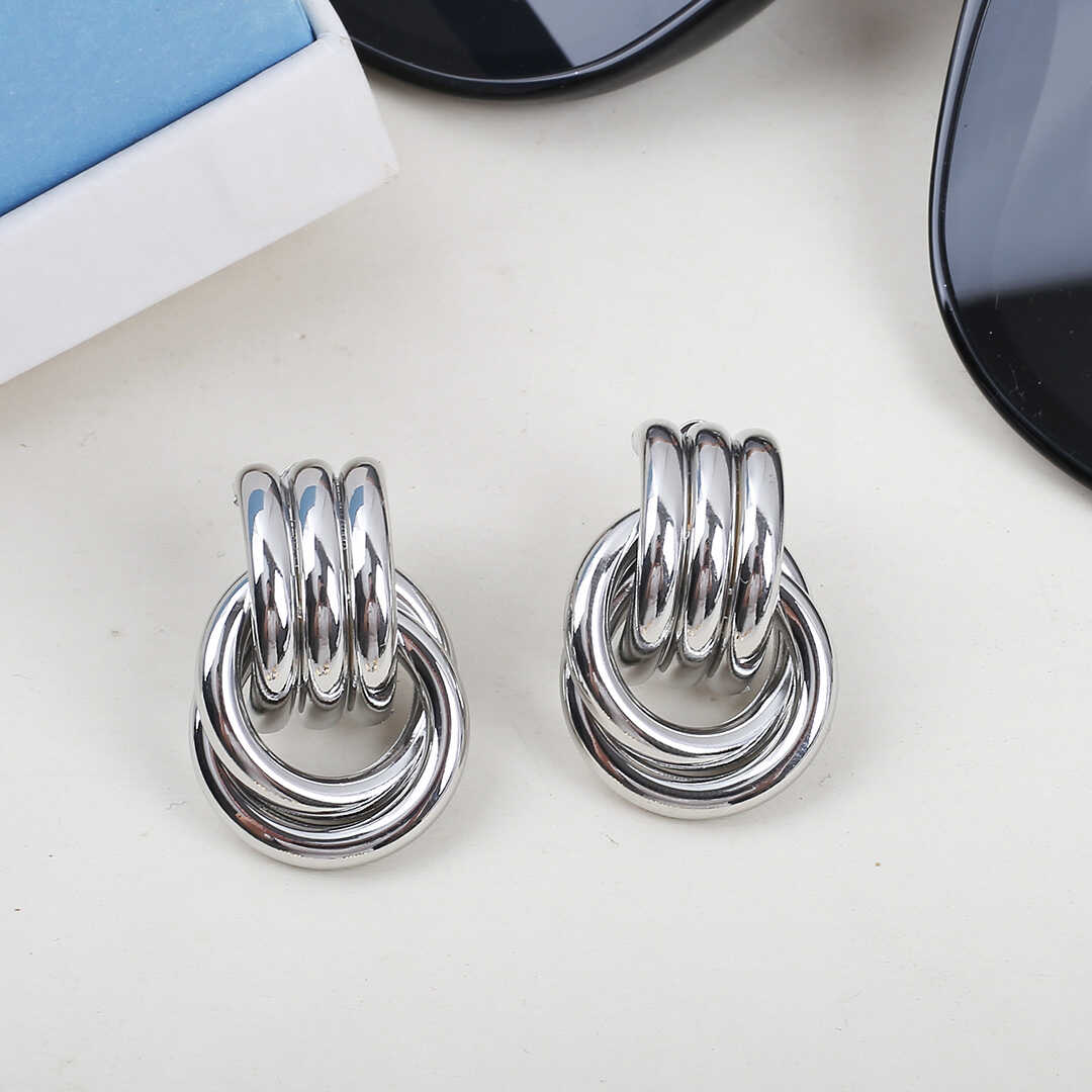 Vergoldete Creolen mit verschlungenem Ring-Design
