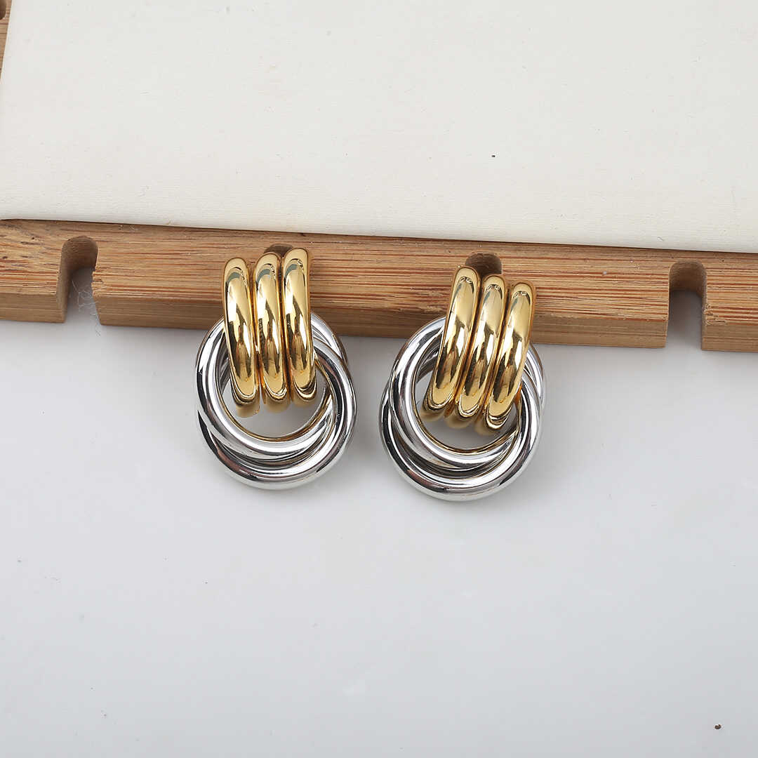 Vergoldete Creolen mit verschlungenem Ring-Design