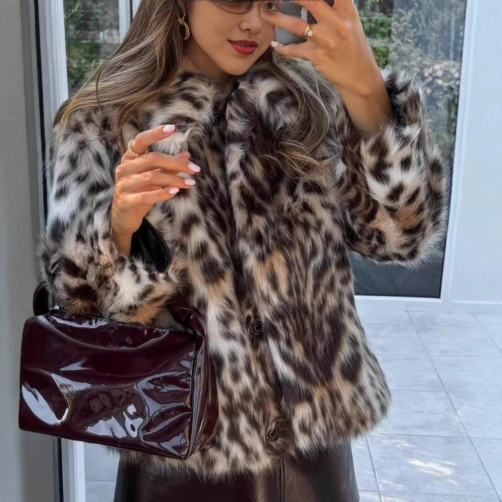 Luxuriöser Faux-Fur Mantel mit Leopardenmuster und kurzem Schnitt
