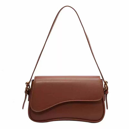 Stylische Schultertasche mit Magnetverschluss und Klappdeckel