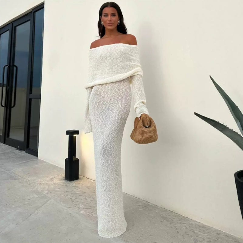 Schulterfreies Maxikleid mit langen Ärmeln