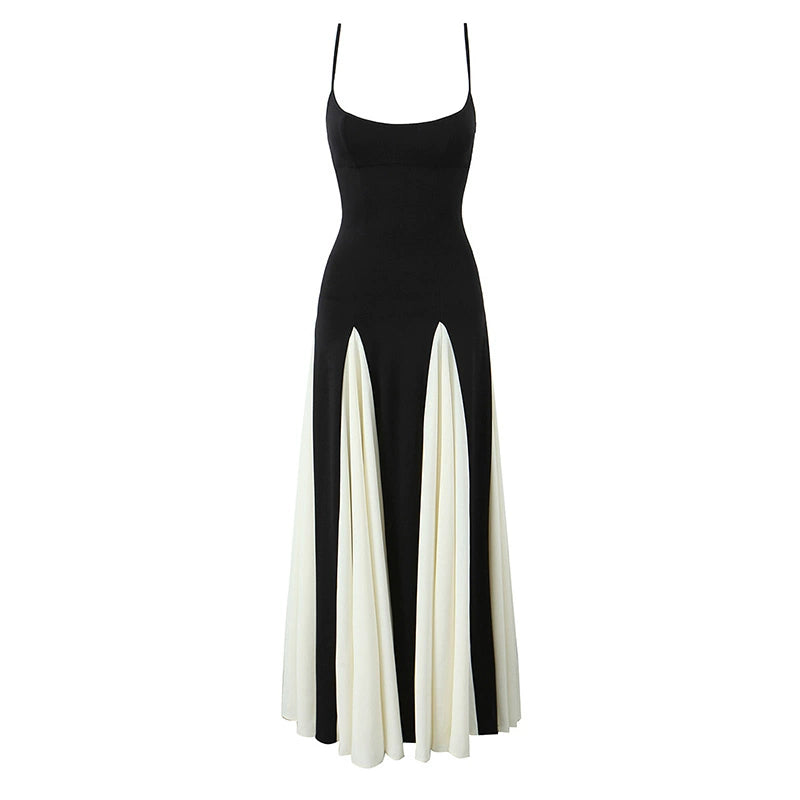 Französisches Trägerkleid in Schwarz-Weiß mit fließendem Design