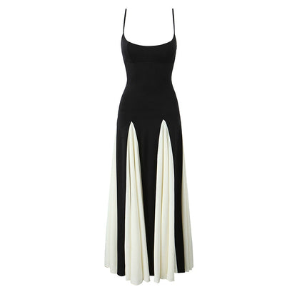 Französisches Trägerkleid in Schwarz-Weiß mit fließendem Design