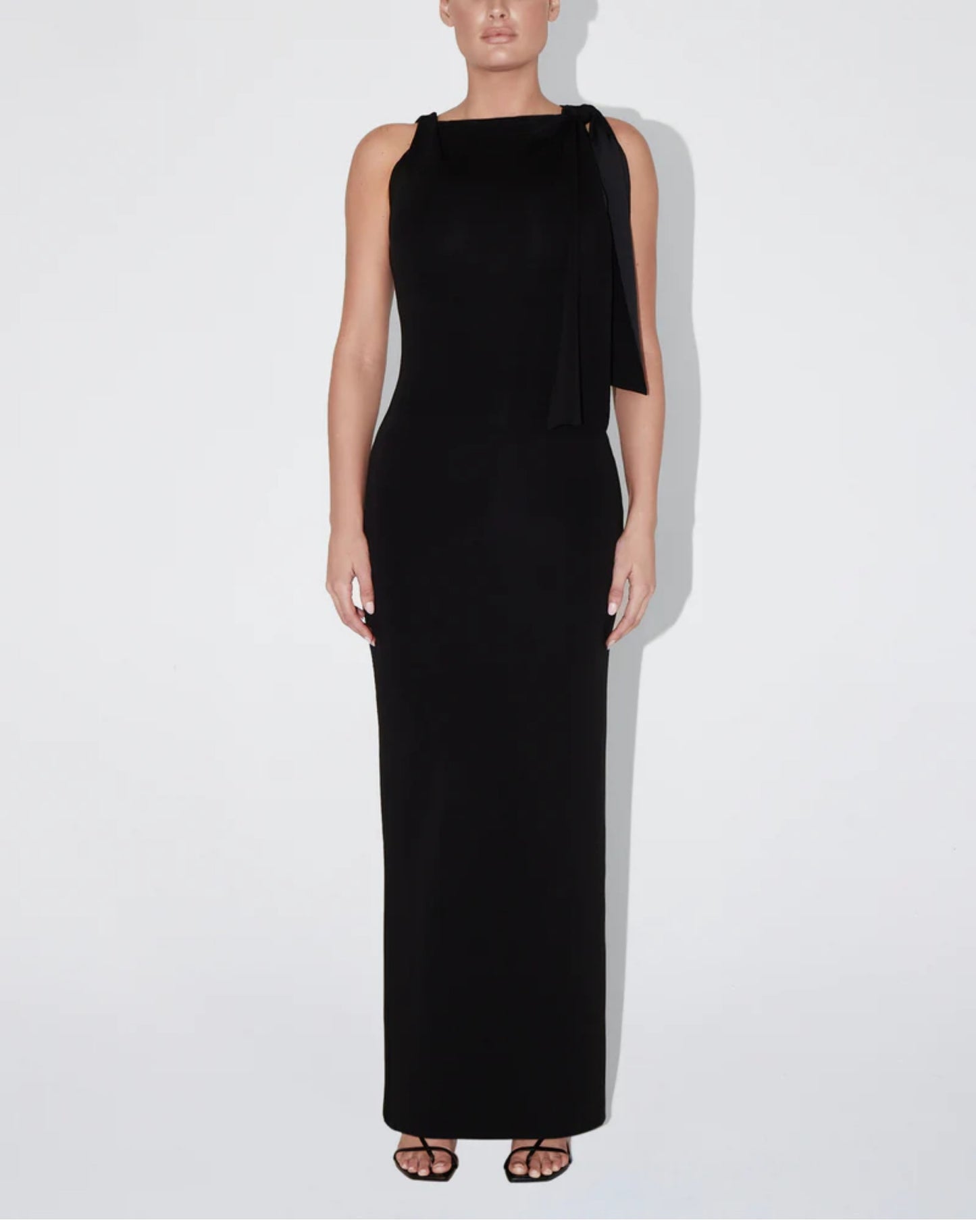 Elegantes One-Shoulder-Maxikleid mit Schleifendetail