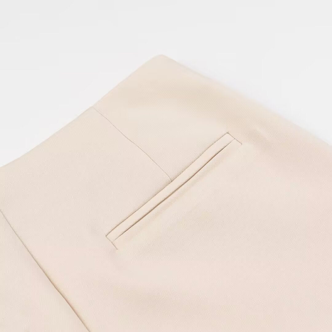 Mid-Waist Minirock – Zeitlose Eleganz mit modernem Twist