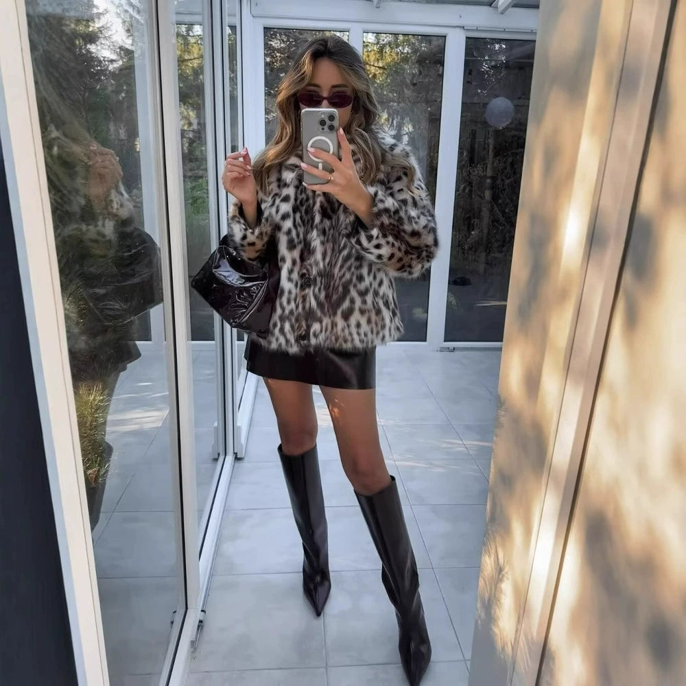 Luxuriöser Faux-Fur Mantel mit Leopardenmuster und kurzem Schnitt