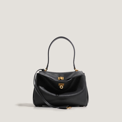 Schultertasche mit raffinierter Verschluss-Optik