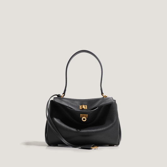 Schultertasche mit raffinierter Verschluss-Optik