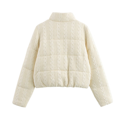 Gesteppte Strickjacke mit Zopfmuster – Kuschelig & Stilvoll